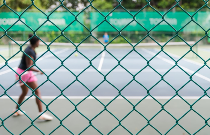 Malla de simple torsión plastificada o galvanizada, usada para campo de tenis